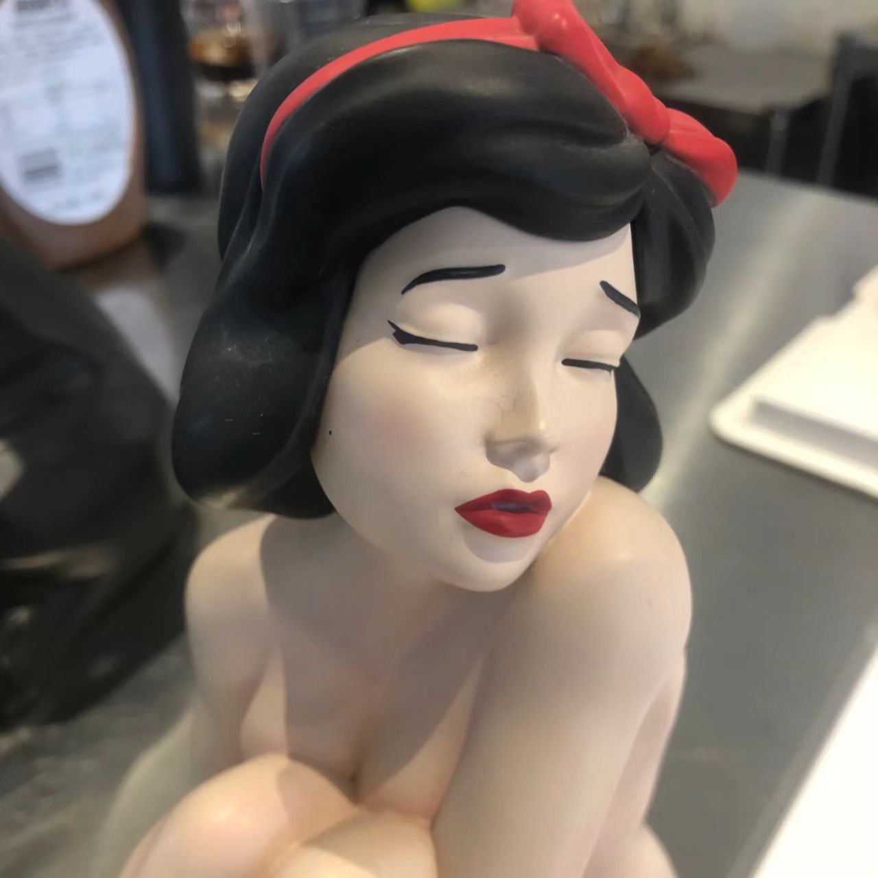 Resin Art Instagram - Instagram‑Worthy Spoof Princess Apple Sculpture, Handmade